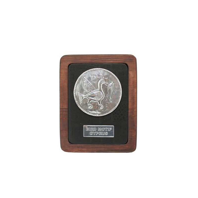 THP052.jpg HANDMADE SILVER MOTIF ON A LEATHER PLAQUE 15CM - Image 1