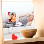 HEART-SHAPED DESK CLIP – RED TRANSLUCENT BASE – FOR NOTES, PHOTOS & PROMOTIONS - Image 2