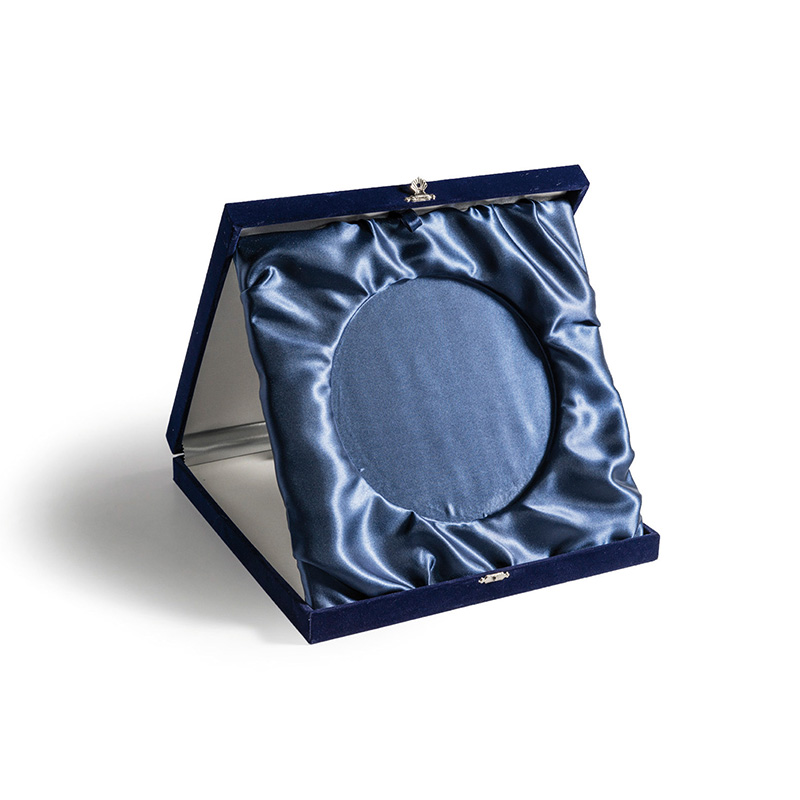 V33X33X4.jpg LUXURY VELVET BOX 33*33*4CM - Image 1