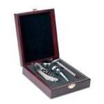 ELEGANT WINE SET IN WOODEN BOX