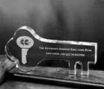 CRYSTAL KEY AWARD 15CM (BOX INCLUDED) - Image 3